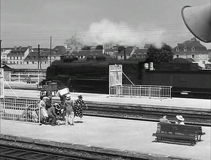 the-hulot-universe: Les Vacances de Monsieur Hulot, 1953, station/gareClick HERE to watch a vintage 