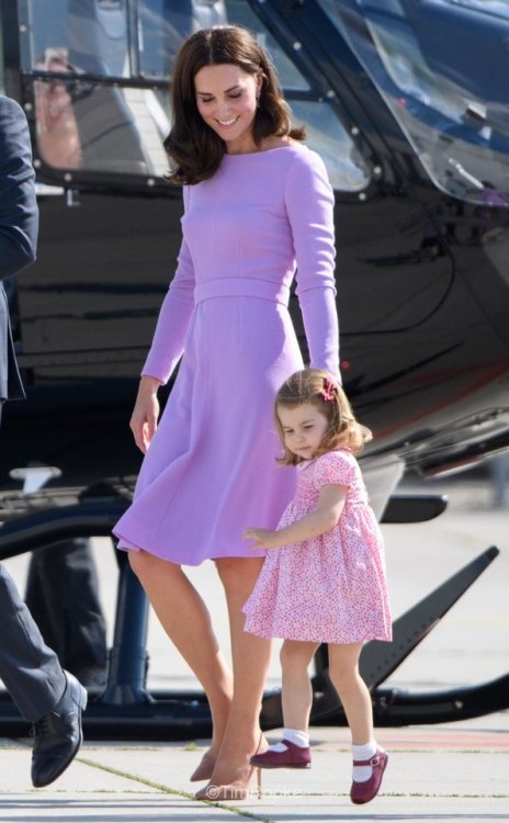 bookgeekroyalist:Certainly seems to be a spring in Princess Charlotte’s step as she heads home after