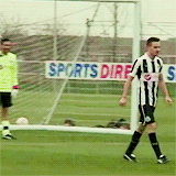 zayncangetsome:   “My name’s Liam Payne, I play at the back, I’m one of the biggest lads in the world so good luck getting past me..and that’s about all, really.”  (x)  