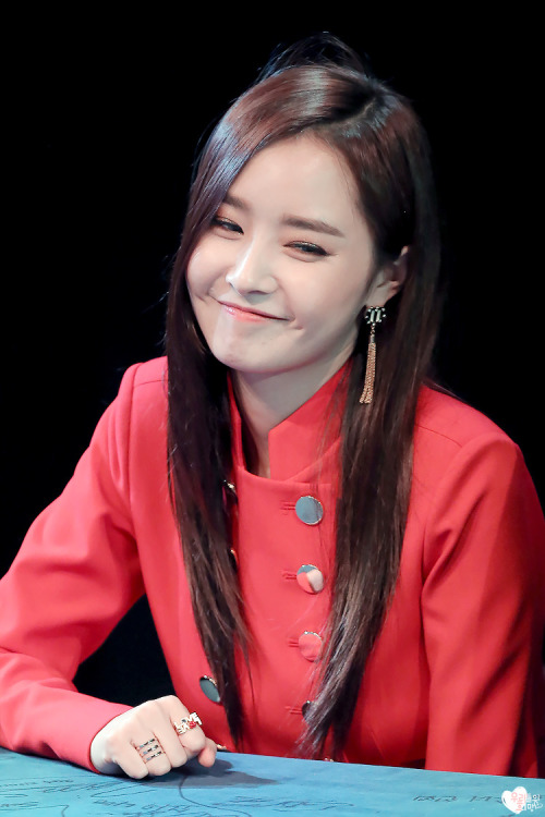thedalshababies: 161014 Woohee @ ‘FRI.SAT.SUN’ Shinchon Fan Signing cr. 배우희.com