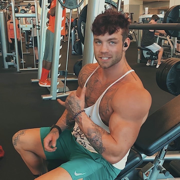 thehottestmenaround:Dustin Mcneerhttps://www.instagram.com/markdmafia/