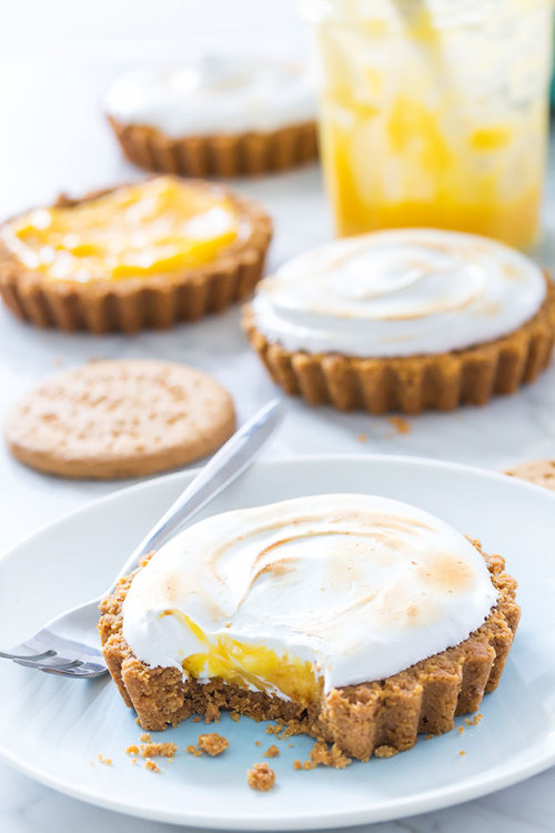 sweetoothgirl:    LEMON MERINGUE TARTS  