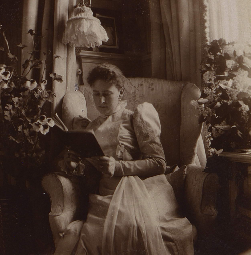 teatimeatwinterpalace:  Grand Duchess Elizabeth Feodorovna   in the Mauve Boudoir at the Alexander Palace. (x)