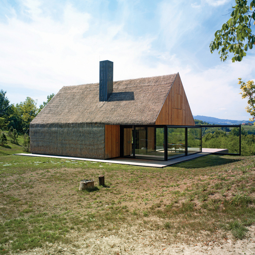 archatlas:       Hiža Proarh   The pre-existing traditional Zagorje cottage is
