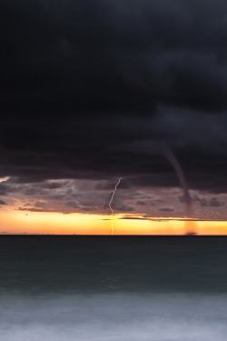 vurtual:  Storm approaching (by gianpaolo66) 