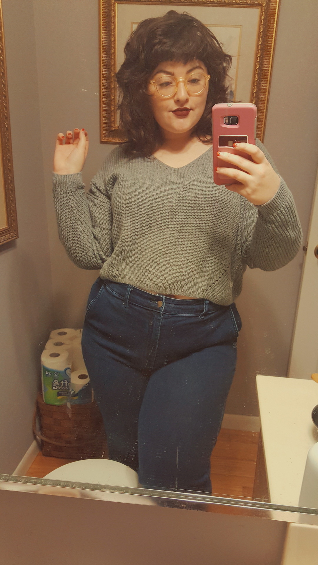 freckledsweetpea:  the only pair of jeans I’ve ever owned that fit my waist, hips,