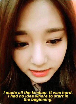 tzuyuuwu: Tzuyu being thankful for Jihyo’s help 