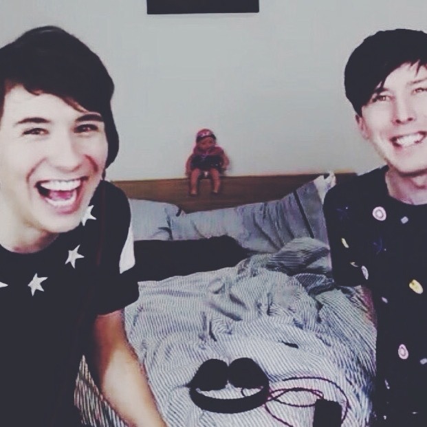 amazingplnil: “once, there were these two guys called dan and phil, who met each