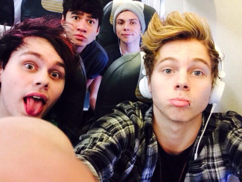 bigbootyhood:  I’m really digging ashtons face 