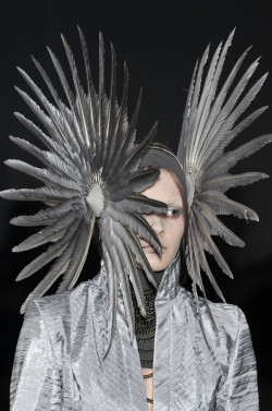 lelaid:  Gareth Pugh S/S 2010 