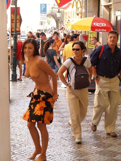 womennakedinpublic:  See free videos of girls going naked in public at NAKED IN PUBLIC! 