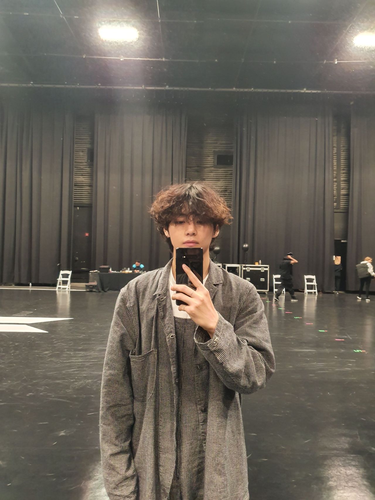 Taehyung's outfit, Weverse Post 210806