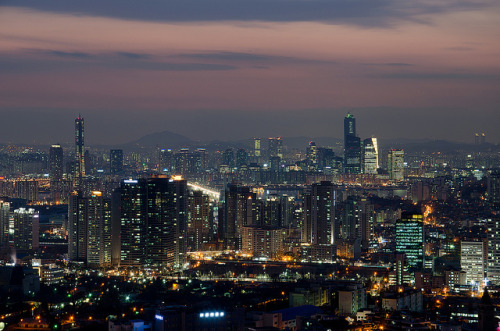 austin-vaughan-james:  Seoul - As the sun goes down by stlbluesaddict on Flickr.