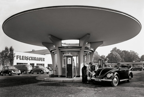 Karl Hugo Schmölz, Tankstelle Fleischhauer, 1950s. Cologne, Germany. Via Stadt Köln