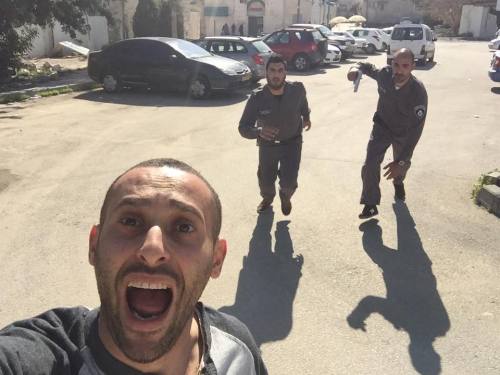 frightened:antisemitic:nowinexile:How Palestinians take selfies: (سيلفي والحبايب خلفي)Tamer Nafar, o