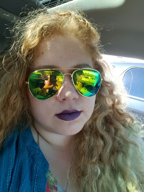 i ahvrnt done slefies in a while so heres some feat. frizzy hair, green $10 aviators, and weird dior