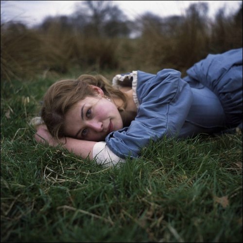 daysofblacksnow: Rosamund Pike by Rachel Lum, 2004