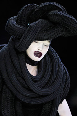 runwayandcouture:Alexander McQueen Fall 2009