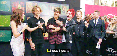 ferrisfridays:  5SOS at the AMAs