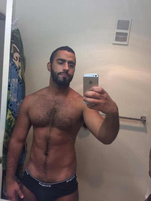 stratisxx:Who likes a hairy bush on their Mediterranean daddy? 