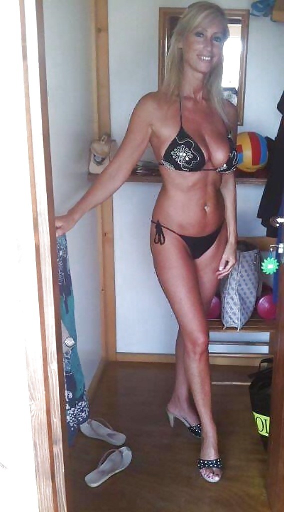 theonlyfourleft:  theonlyfourleft blog she’s gorgeous and looks amazing in a bikini