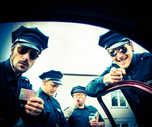 egotronic:  einer der support-acts auf der “die natur ist dein feind”-tour: die bullen!