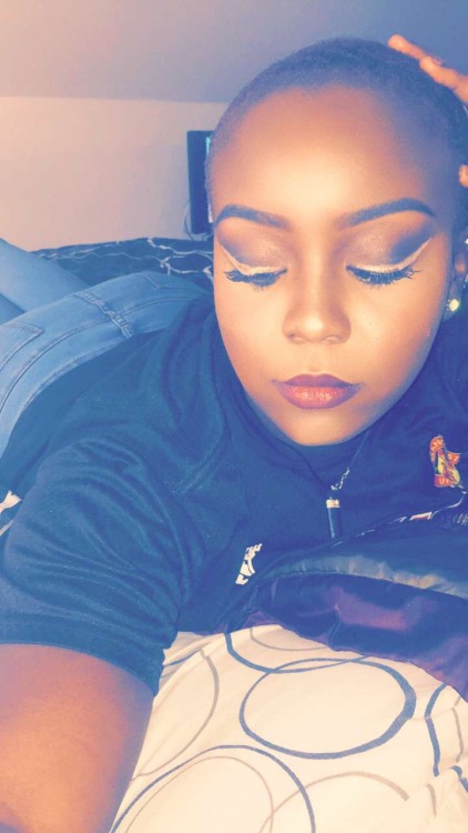 insecure-beautyy: Because my glitter wing is fleeky