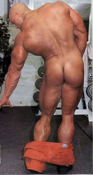 joeysilverado:  Kevin Levrone  Damn I’ve never seen him sans pants, not disappointed in the least.