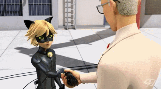 miraculous-ladybug-and-catnoir:  He knows