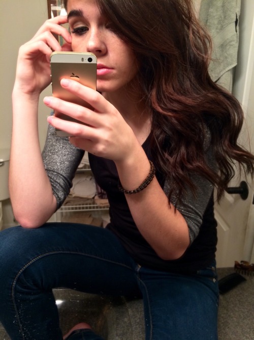 st4yhyp3:  addictedtodaydreaming:  Ugh  Why are you sitting in the sink?