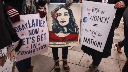 emma-watson: HAPPY INTERNATIONAL WOMEN’S DAY“Here’s to the strong women. May we kn