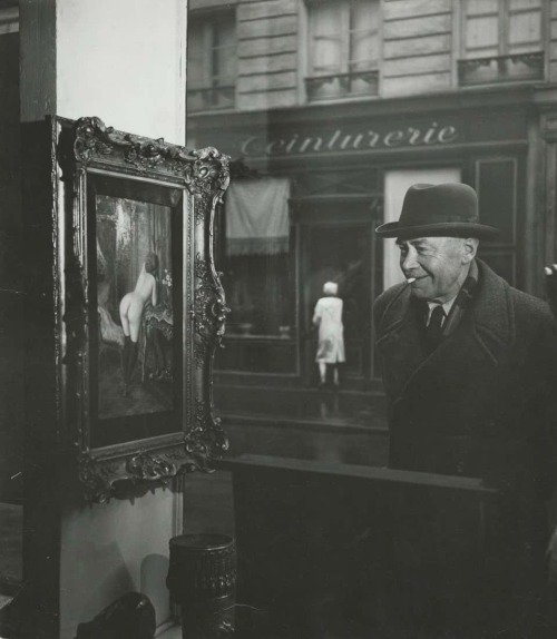 luzfosca:Robert Doisneau. Pedestrians Looking at Painting of a Nude in Paris Antique Shop Window, 19