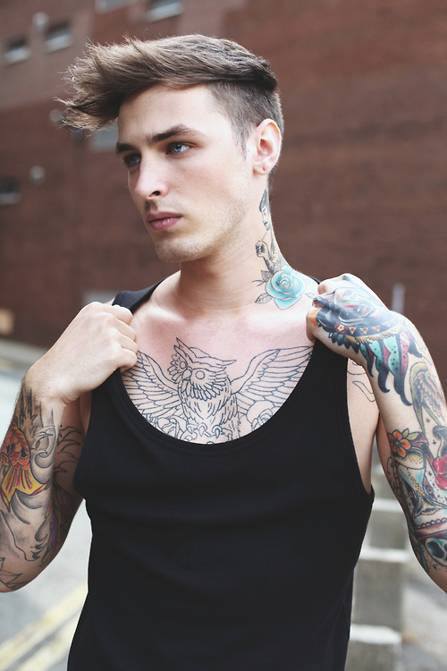 liz-f:  Love a guy with tats #tattoos#sexyhair