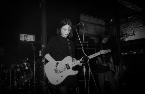 smallflowerscrackconcrete:Rachel Goswell of Slowdive, early 90′s