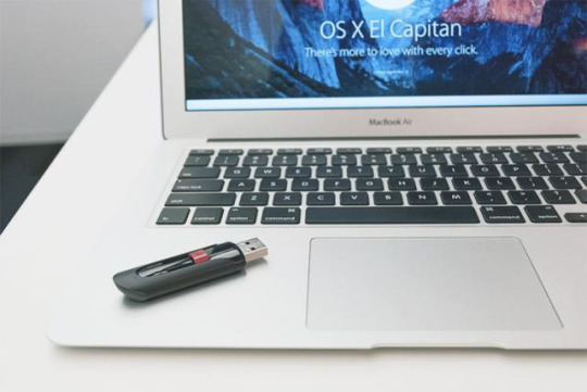 Install OS X El Capitan Using A Bootable USB Flash Drive You Create