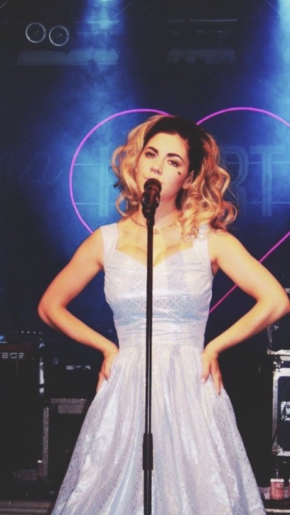 lockando: marina and the diamonds lockscreens reblog or like if u save it