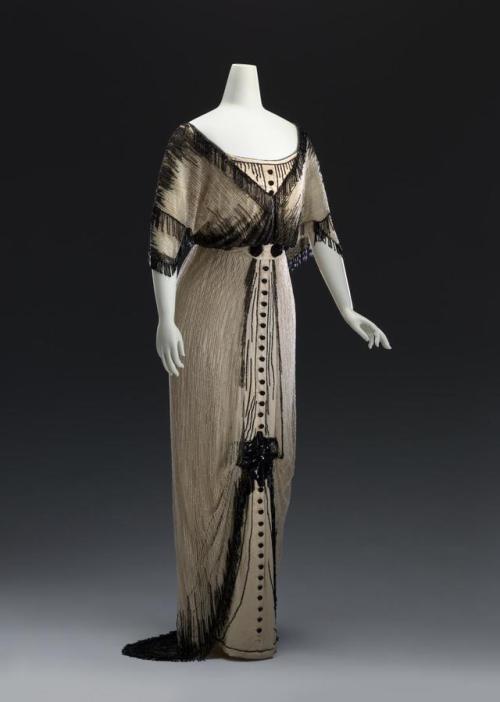 fashionsfromhistory: Evening Dressc.1910FranceNational Gallery of Victoria