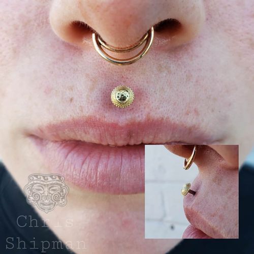 I still do piercings, I just dont post much anymore. Fresh philtrum with an awesome hammered Hera en