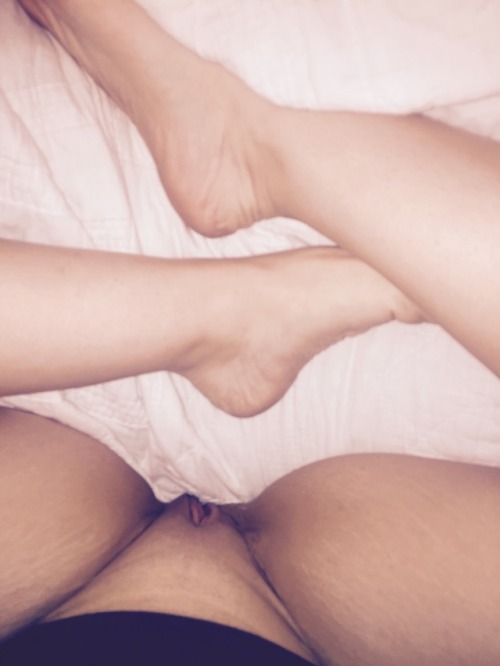 kiitty&ndash;love: Forr all da babies that askkdd {{no panties evereva}}