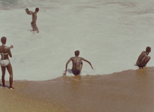 365filmsbyauroranocte:    Moi, un noir (Jean Rouch, 1958)  