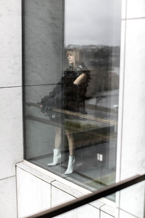 Fashion blogger Sandra Hagelstam from 5inchandup in Maija Mero dress and Balenciaga b