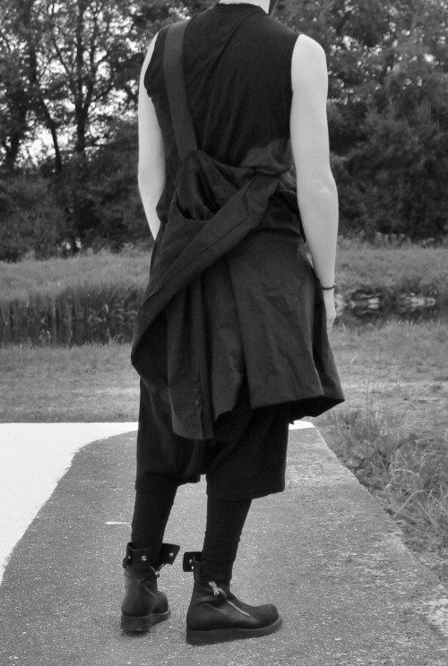 fashion-in-black:  oilstain:  +  ≡ follow black ≡