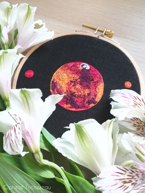 ophelie-trichereau:“Mars”Hand embroidery.13,5 cm in diameter.DMC embroidery threads on linen.Thank