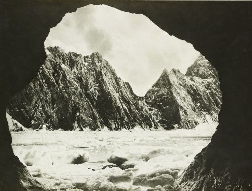 retrofutureground:  Frank Hurley, April-August 1916. 1. The spit and Gnomon Island from the interior