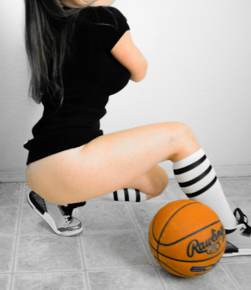 ladybanks420:  My very first pair of J’s!!!  Down for a game of hoop? 🏀