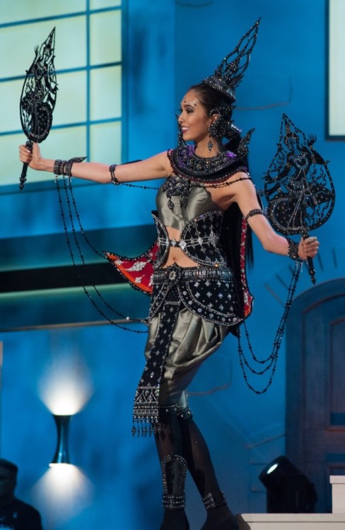 southeastasianists: Miss Universe National Costumes competition, SEA 1) Elvira Devinamira, Indonesia