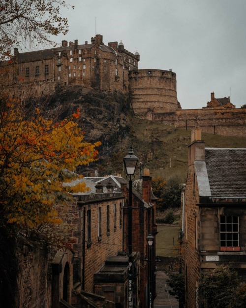 jacindaelena:Autumn in Edinburgh by folkenrose/Abbi