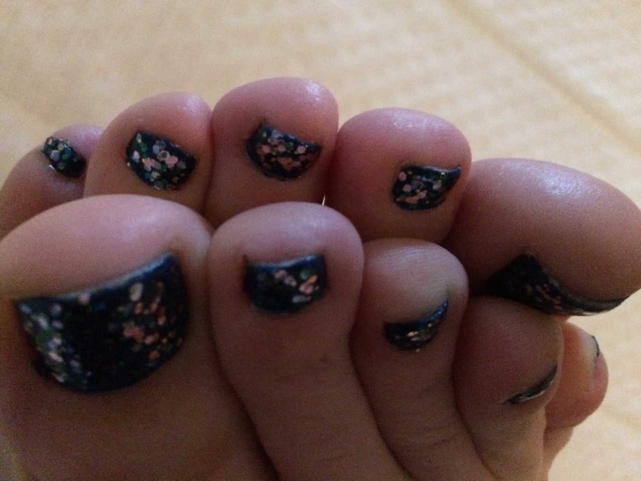 feetgirly86:  Wanna make you hard guys 🍌💦