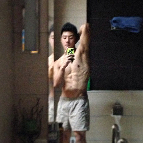 hotfilipinoboys:  Ace Chua  Back musclesssss