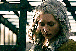i-am-roadrunner:Katheryn Winnick as Lagertha in Vikings - S05E11